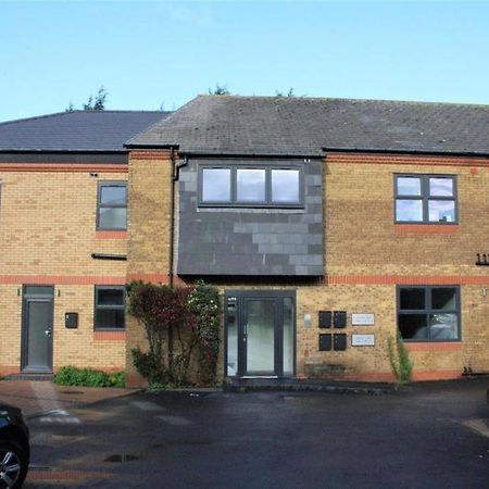 Marvellous New Build 2 Bed Flat - 1 Ophelia Court Apartman Epsom Kültér fotó